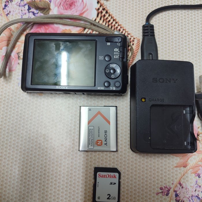Продам фотоаппарат сони.