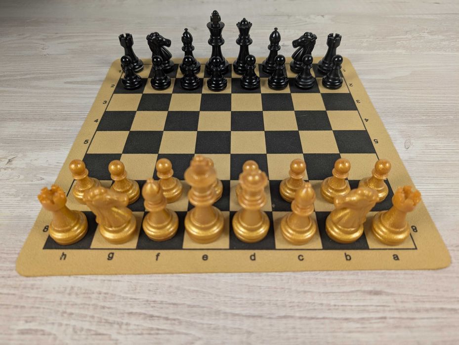 Set Piese de Șah Și Dame din Rășină AURIU/NEGRU (Ideal pentru cadou)