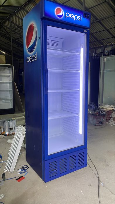 Vitrina frigorifica verticala pentru sucuri cu led