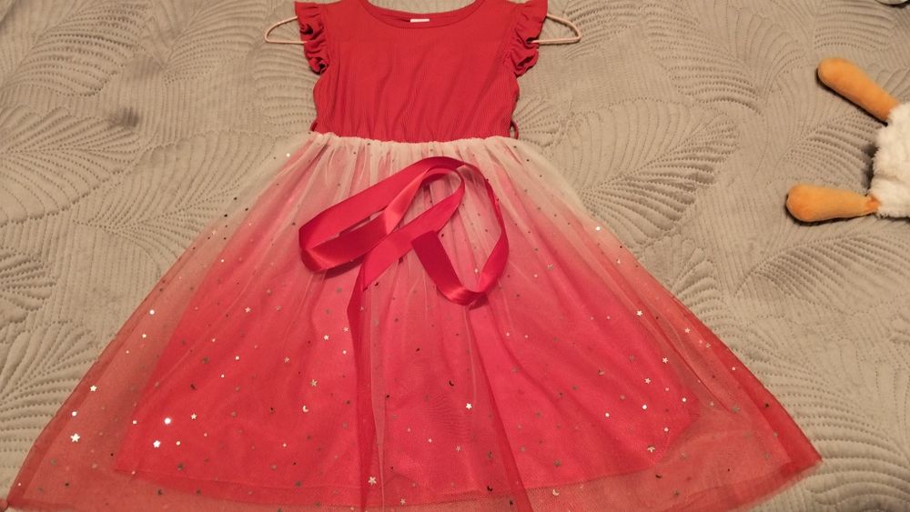 Продам нарядные платья