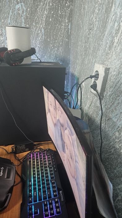Геймърски компютър + волан logitech