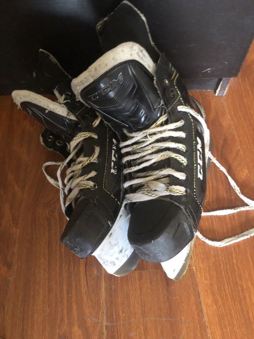 Продам коньки хоккейные