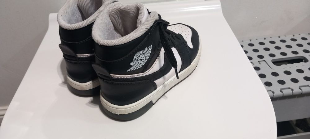 Adidasi Nike Jordan