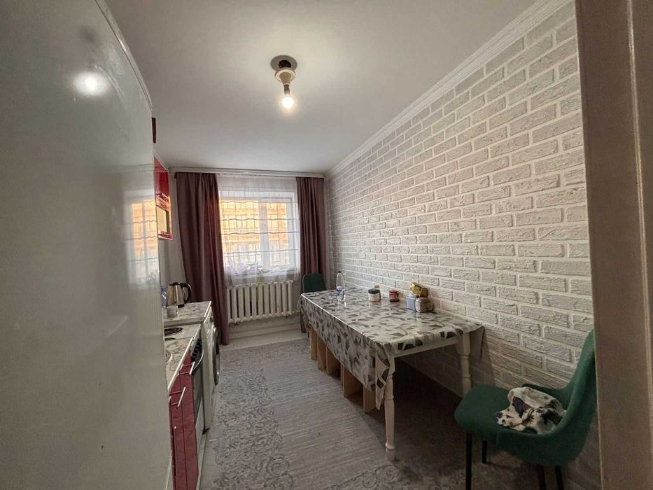 продам четырехкомнатную квартиру