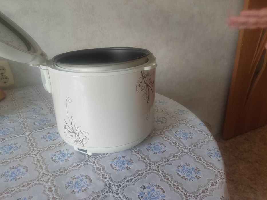 Мультиварка , объем 2 литра