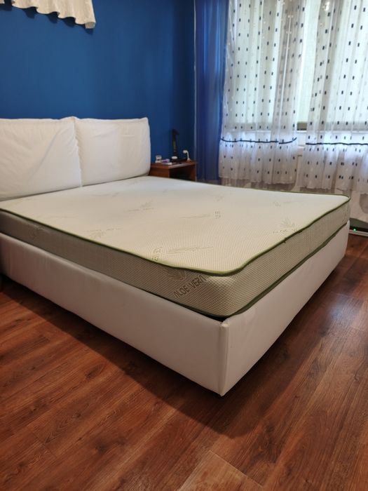 De  vânzare saltea cu memorie cu Aloe Vera  in stare  foarte  buna   200/160