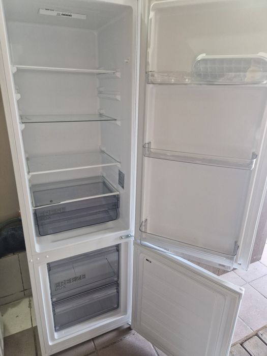 Холодильник двухкамерный!