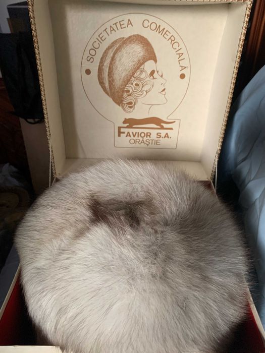 caciula si colier blana naturala vulpe