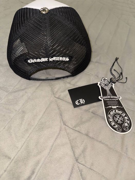 Черно-белая кепка chrome hearts