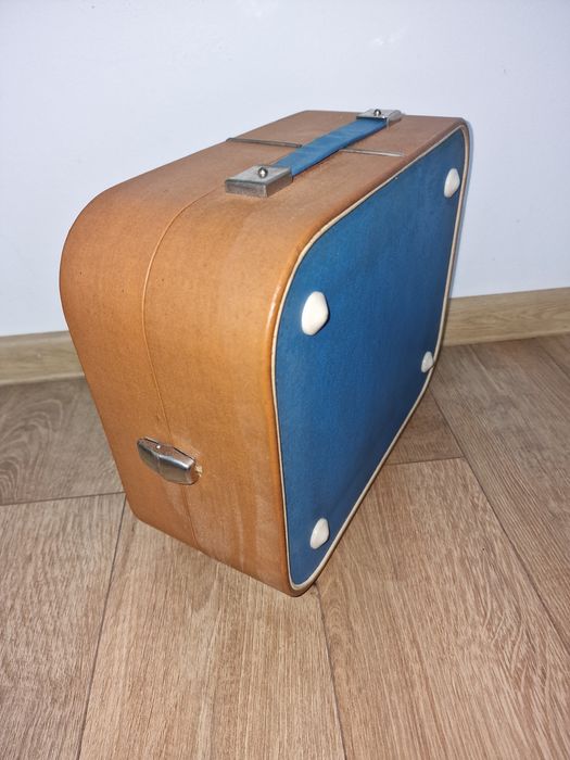 2 Pick-up vechi , funcționabil doar 1