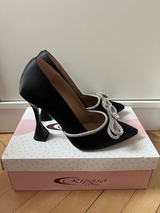 Обувки на ток с панделки