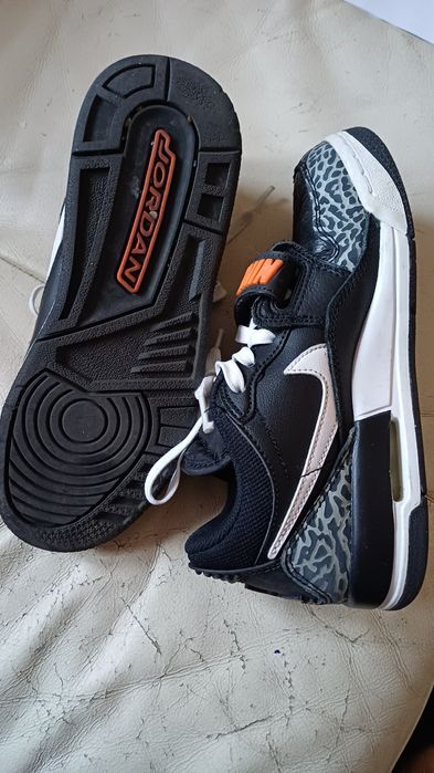 Adidasi Jordan mărime 35.5 .22.5cm