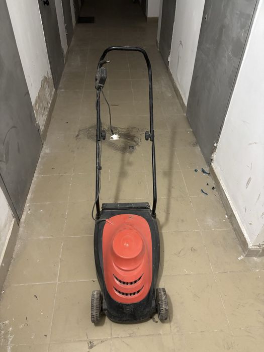 Газонокосилка электрическая