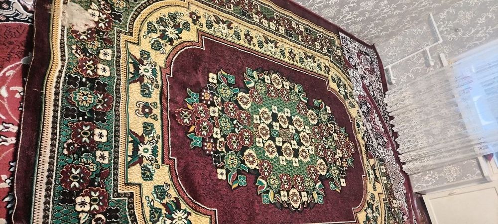 Gilam sotiladi sotiladi