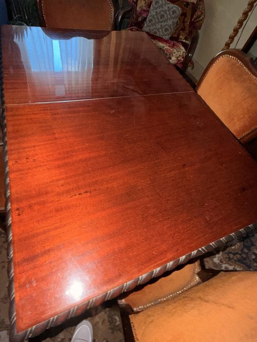 Masa extensibila cu 6 scaune - Lemn Masiv - Mahon