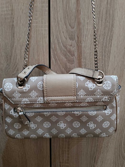 Оригинална чанта Guess