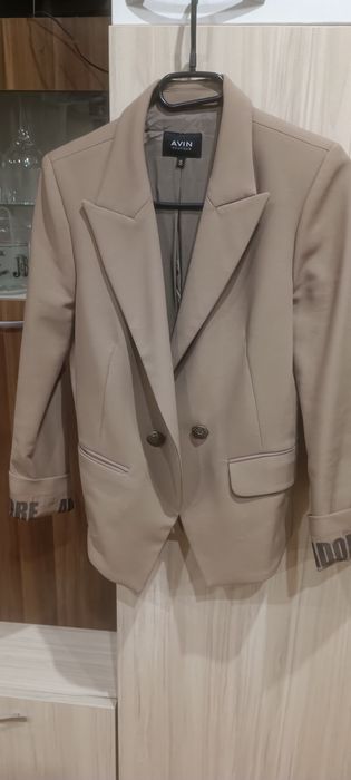 Дамско сако Avin