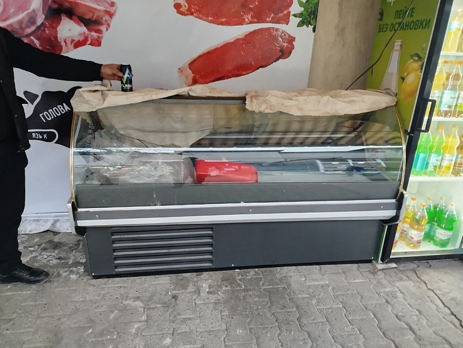 Vitrina xolodilnik