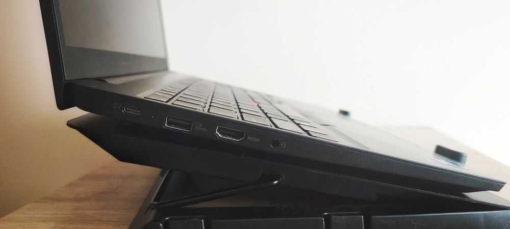 Продавам лаптоп Lenovo ThinkPad E15 Gen 2