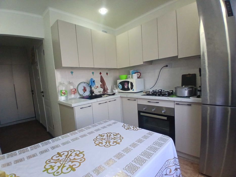 Строитель Напротив Алтындар