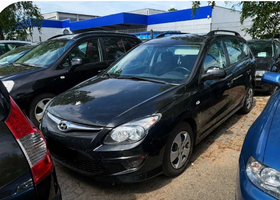 1399 евро Хюндай и30 фейслифт комби 1.6 crdi Дизел 90коня