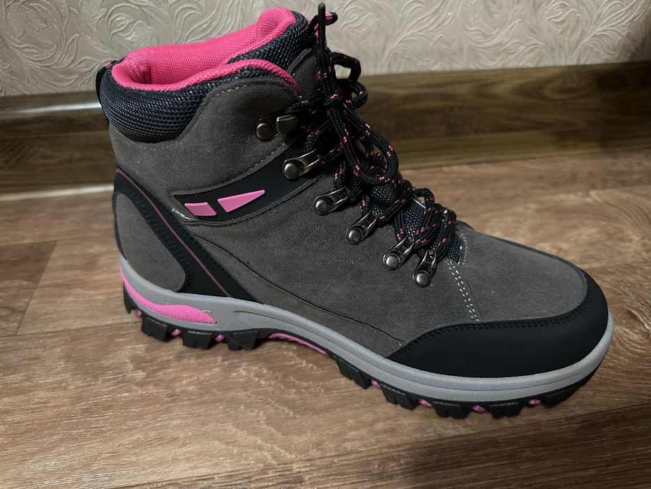 Женские кроссовки