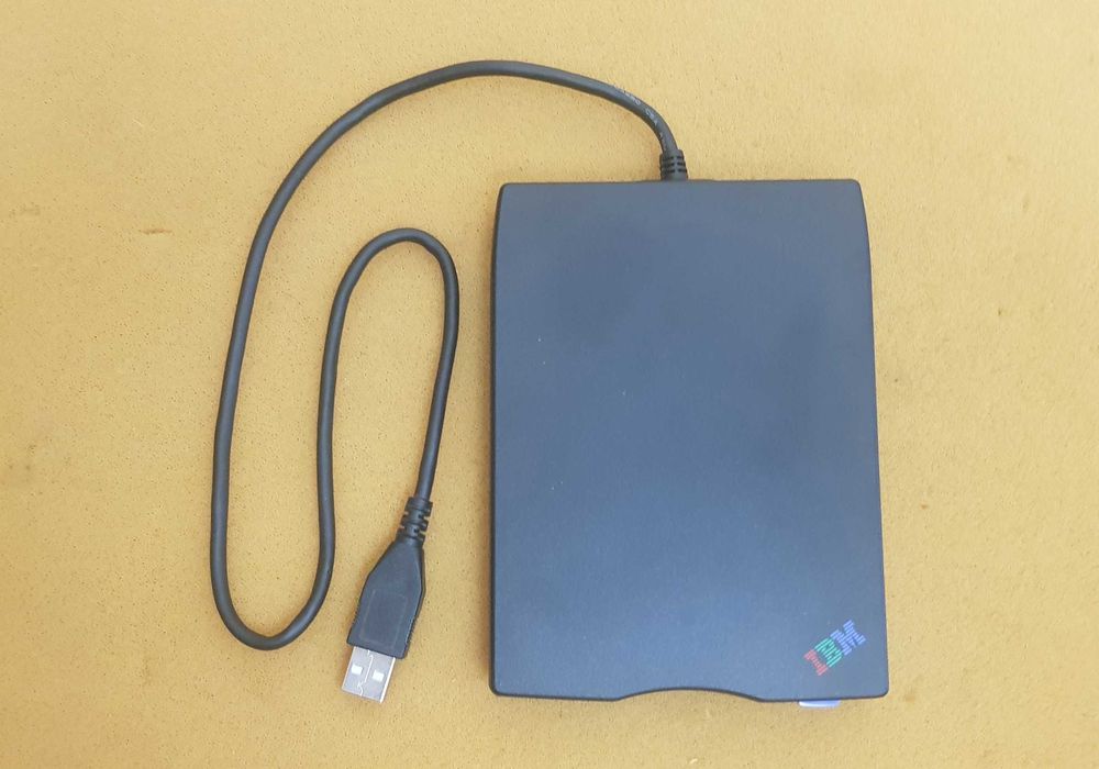 Portabil Floppy Disk Extern cu USB - Nou