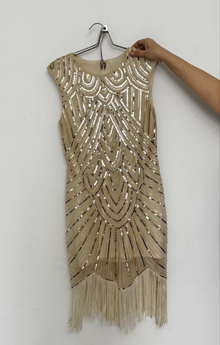 Вечерние женские платья