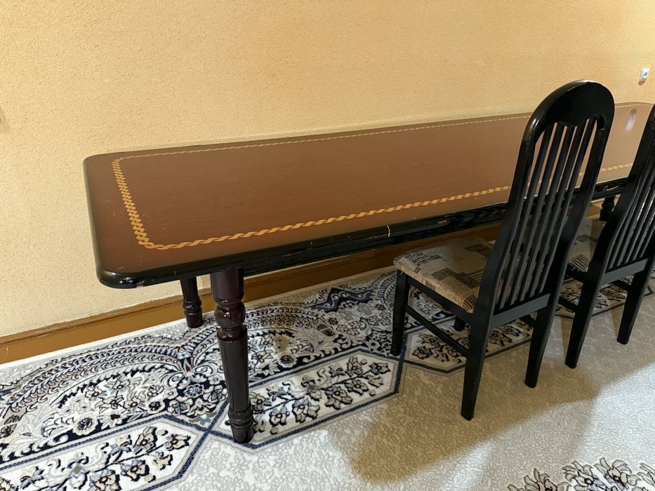 Стол с 8 стульями