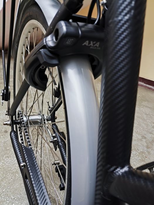 Bicicletă asistată electric cu încărcător și chei