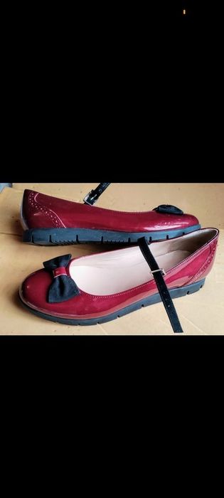 Balerini de lac cu fundiță din piele și baretă