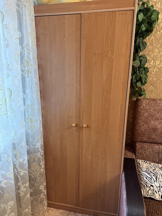 Продам шкаф плательный