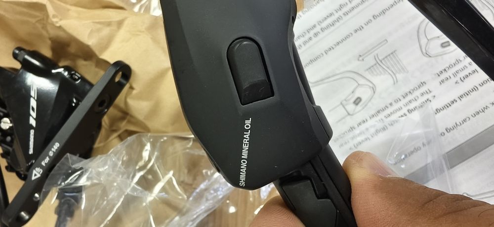 Команда Shimano Dura-Ace Di2 Shift/Brake Lever STI ST-R9180 2-/11-/12-speed