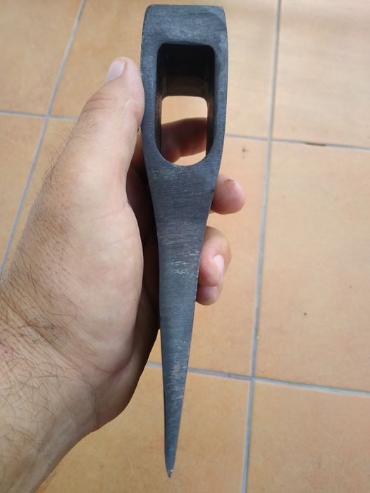 Topor nou nouti 1 kg 700 grm prețul este pentru o bucata