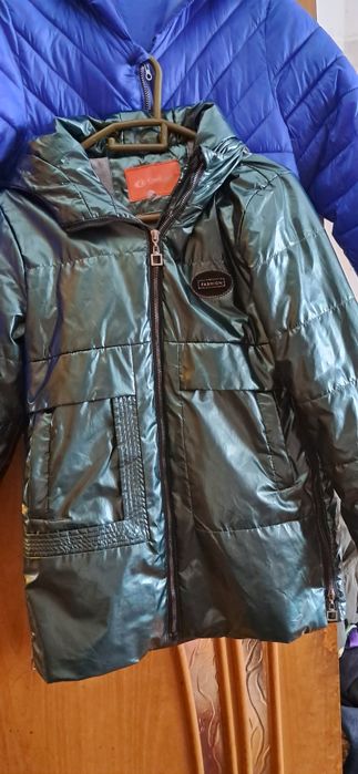 Отдам весенние куртки