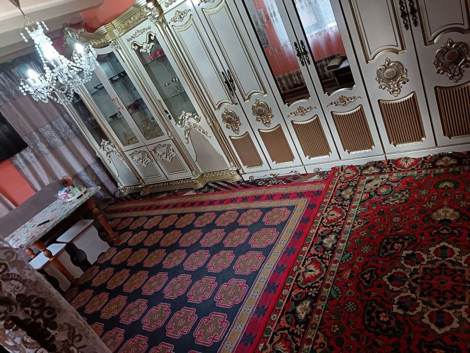 Chorsu-Hastimom yaqinida hovli 231m², fasadli moshina kiradi