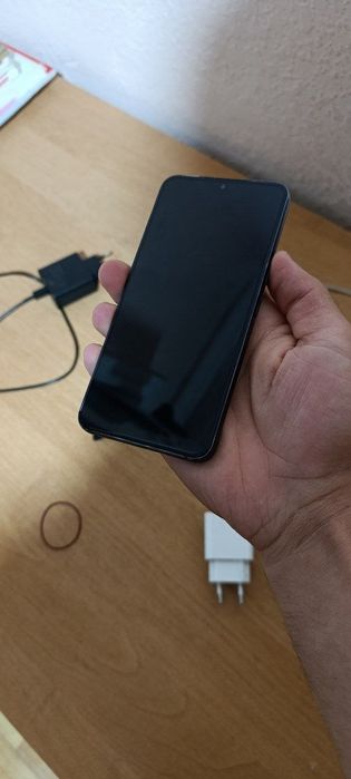 S 22 bor naqdga abmen yoq narxini keliwamiz kirishib savdo bor