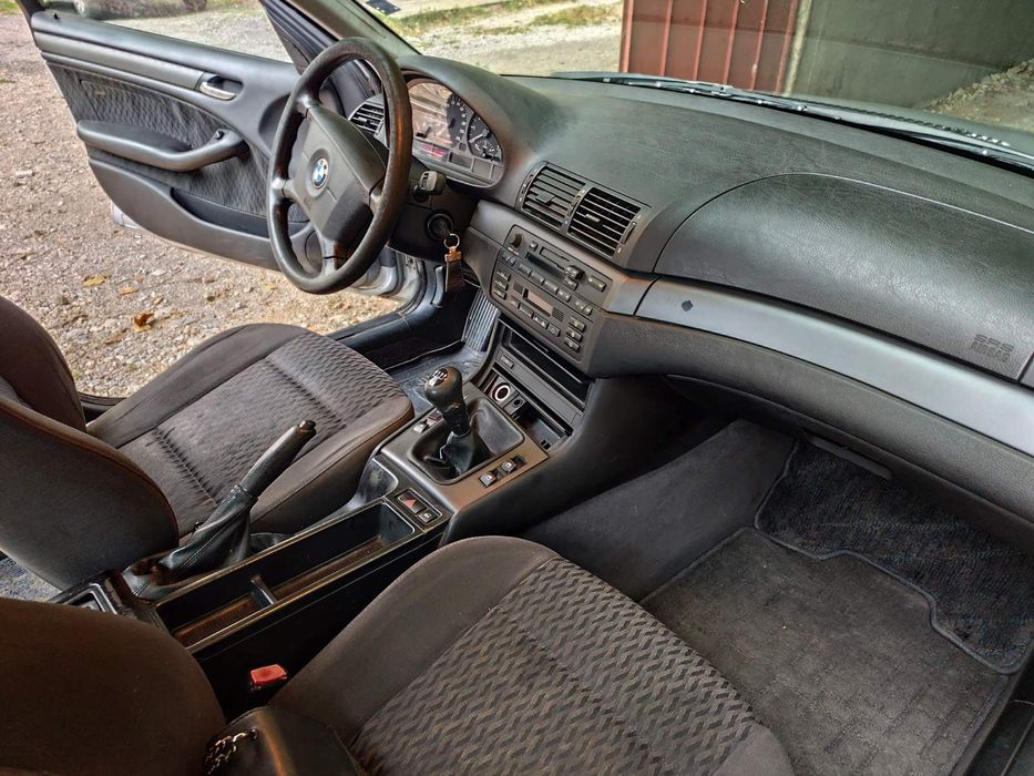 Продавам  BMW 318 И