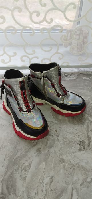 Продам ботинки на девочку