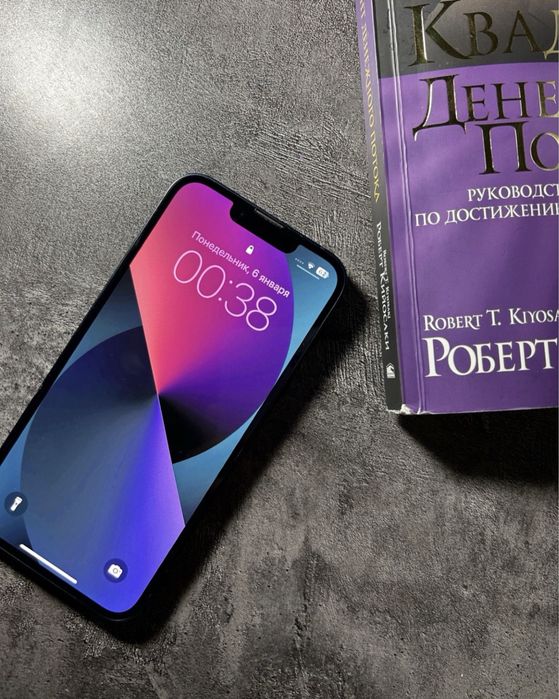 Телефон iPhone 13