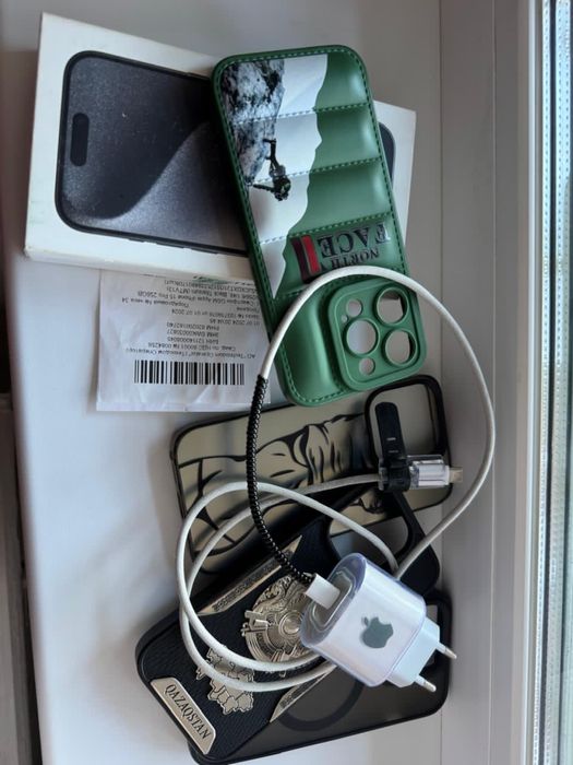 Продам iphone 15 pro на 256гб.