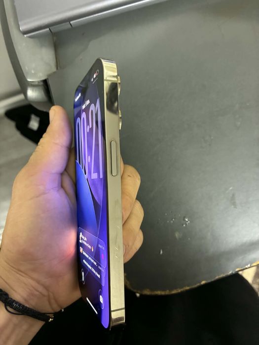 Iphone 14 pro gold