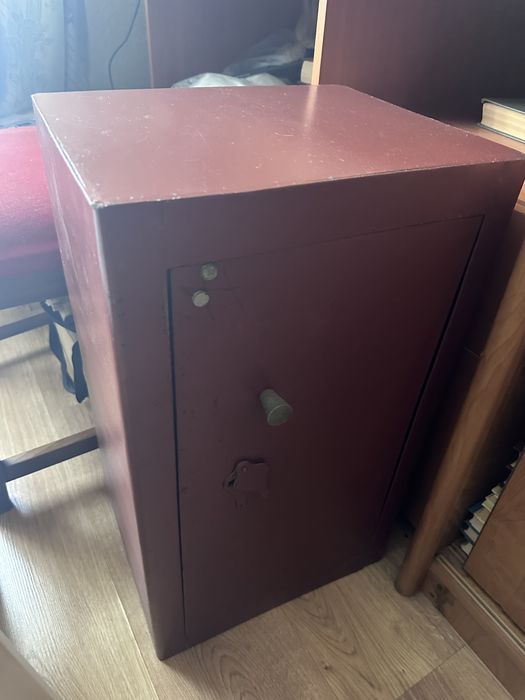 Сейф с отдельным внутренним отсеком ссср