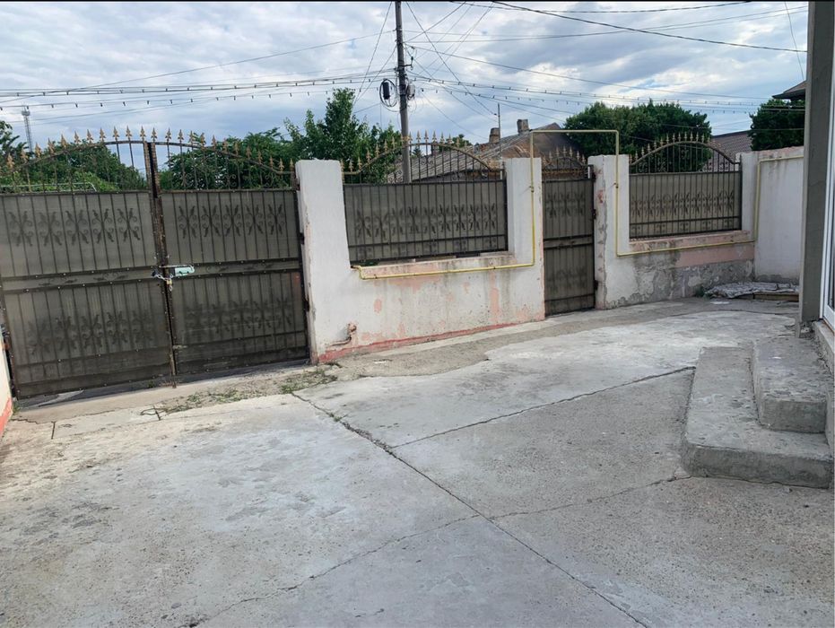 Vand casa zona centrala