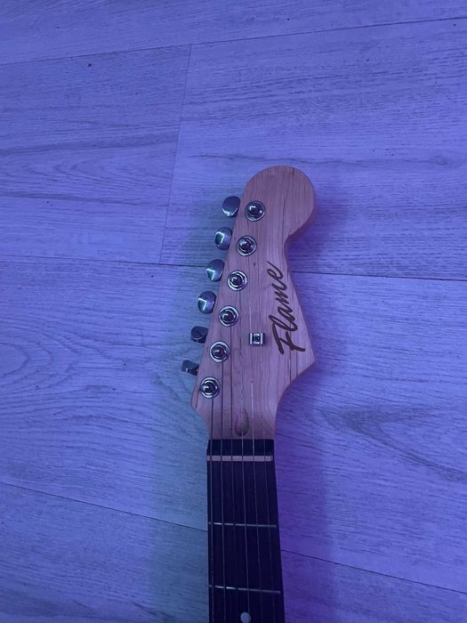 Chitara electrica Flame + amplificator 15W + accesorii