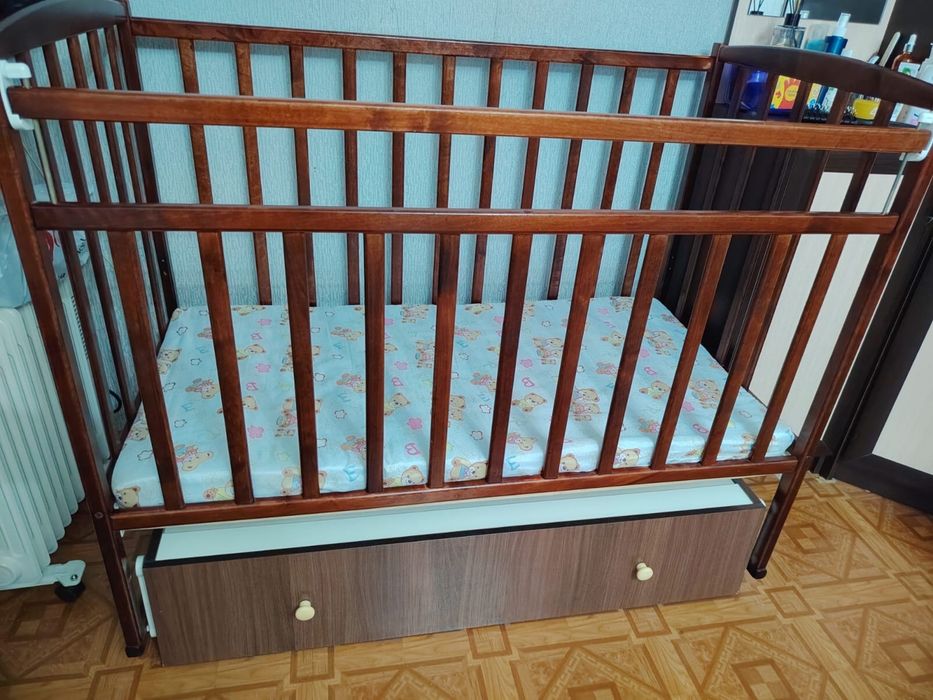 Кроватка детская из дерева