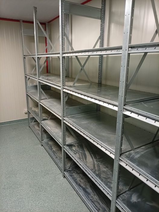 Rafturi metalice pentru depozitare marfa manuala si arhiva