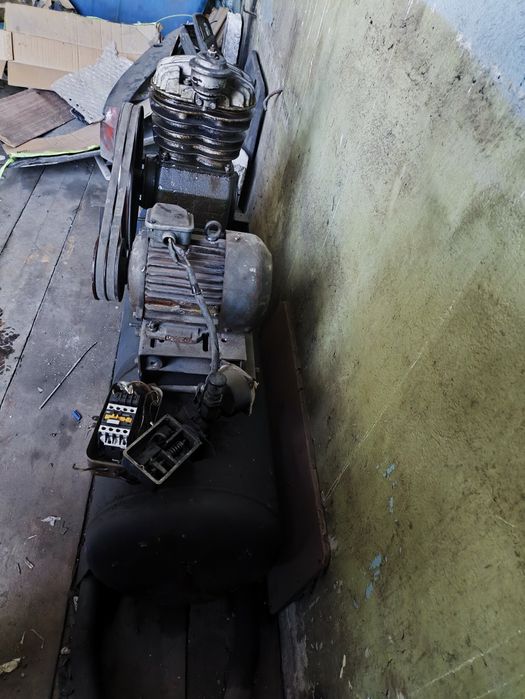 Продам компрессор воздушный