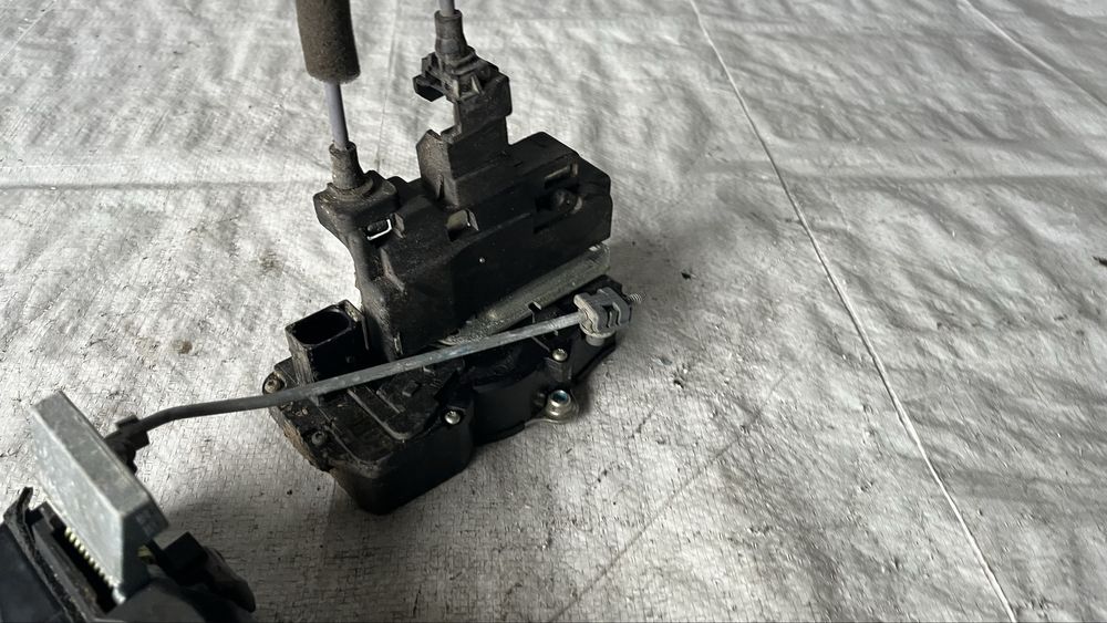 Chevrolet Captiva 12- предна лява и предна дясна дръжка и брава