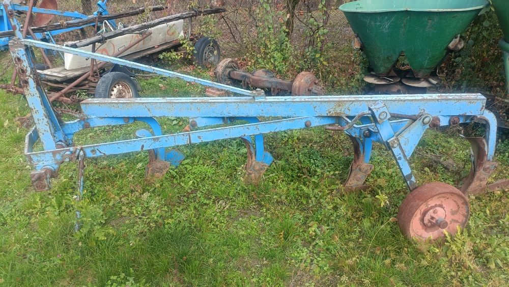 Vând plug 4 brazde import germania RABEWERK